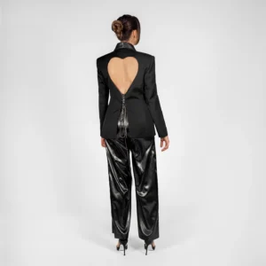 Costum negru elegant pentru evenimente speciale