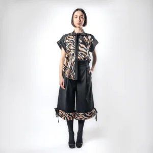 Pantaloni negri din stofa ,evazati cu manseta animal print